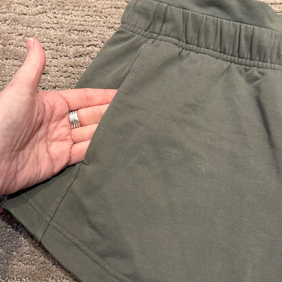 Lululemon Athletica Inner Glow High-Rise Short 3" Size 6 - Picture 5 of 8